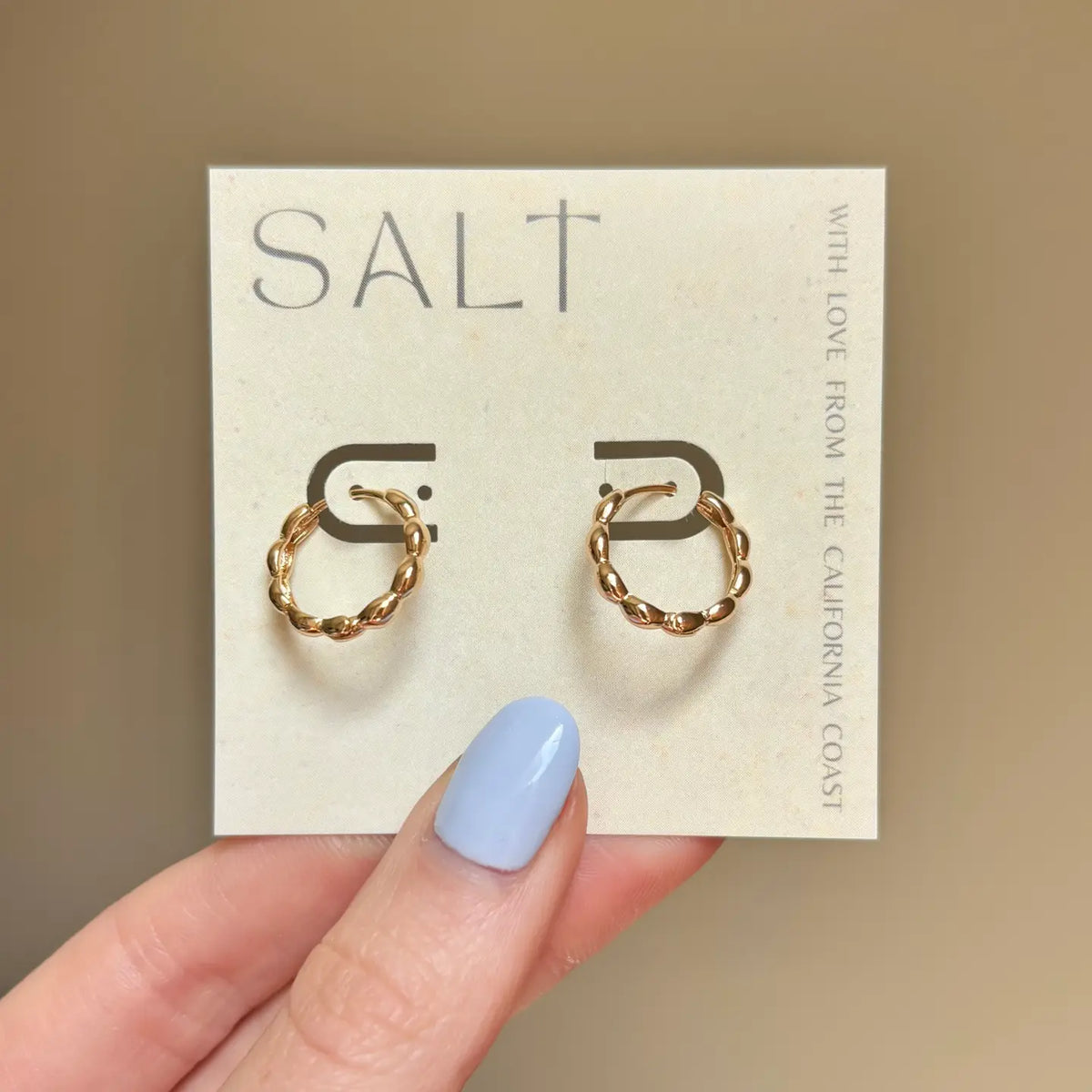 Wavy hoop earrings