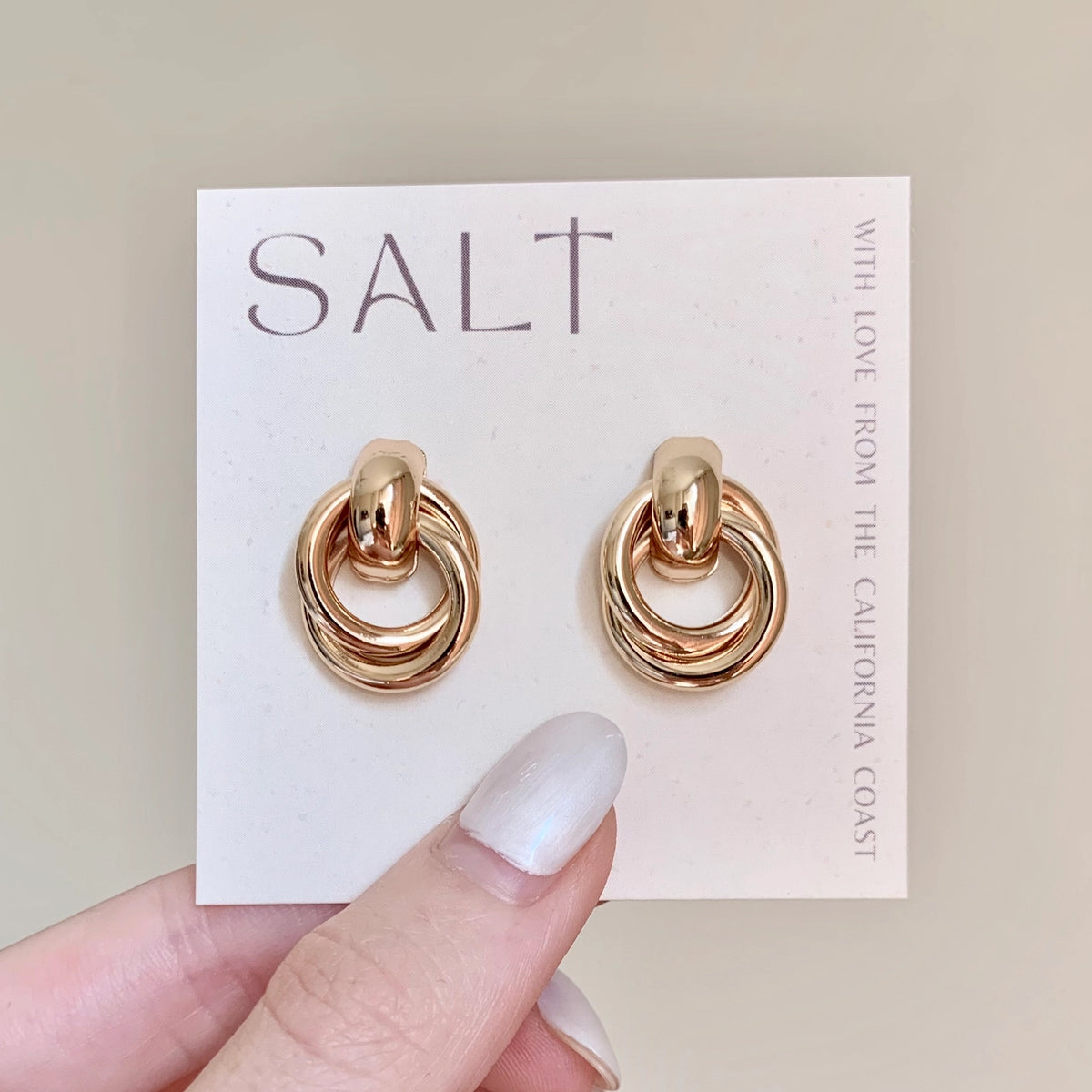 Perfect knot studs