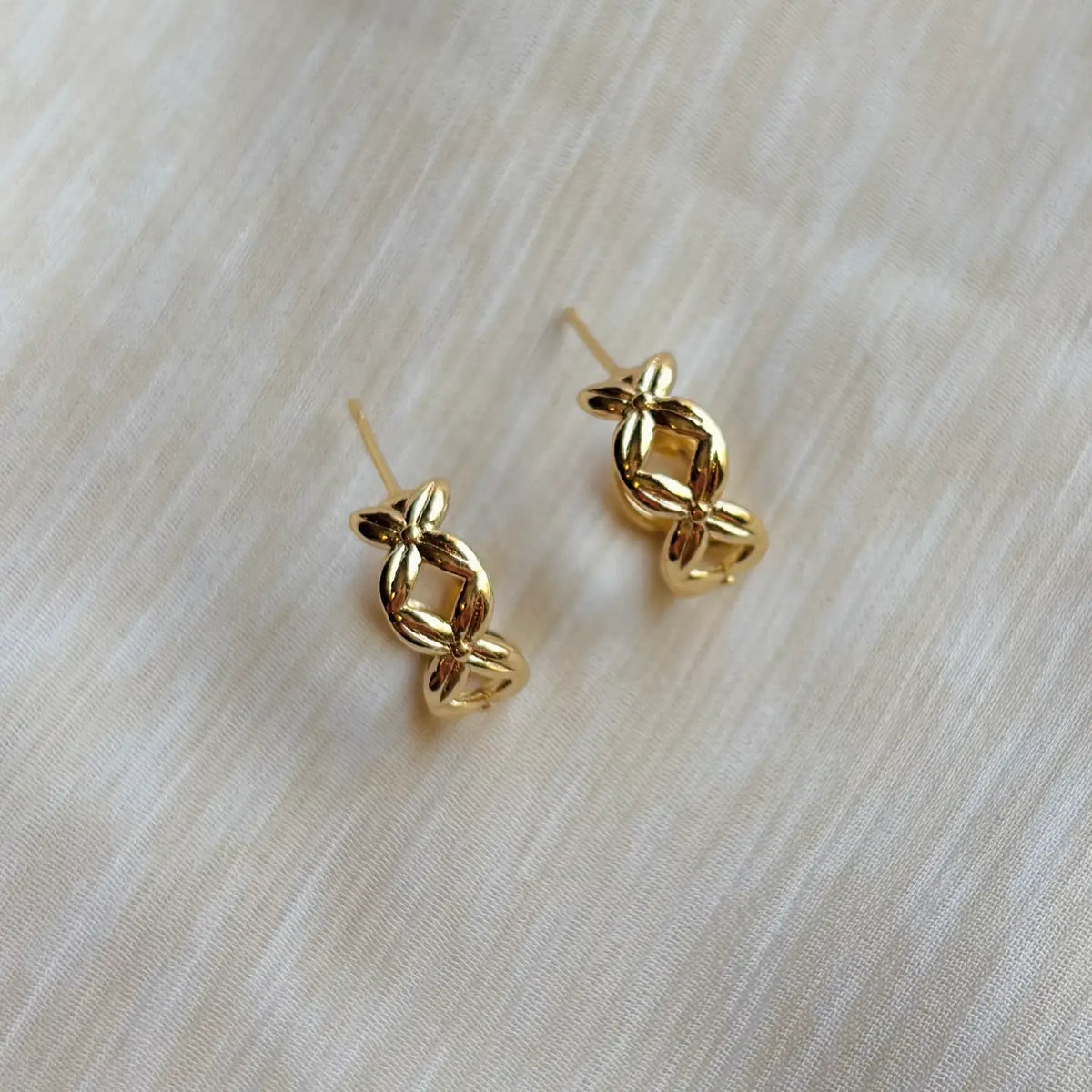 Criss cross earrings
