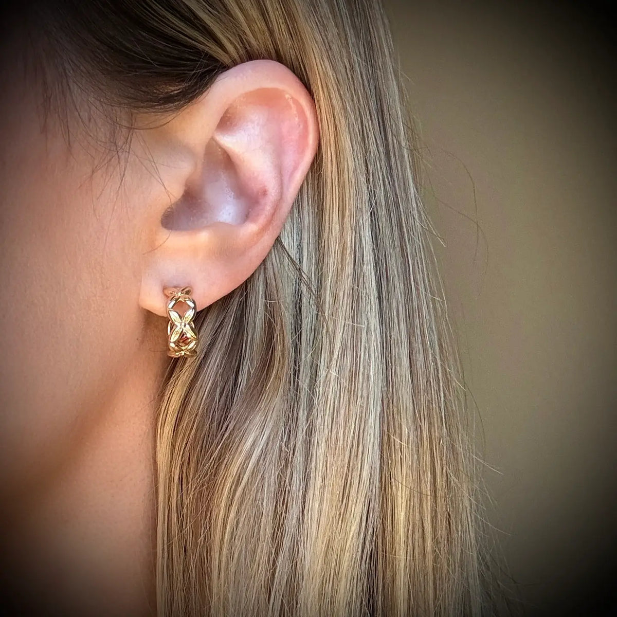 Criss cross earrings